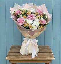 Букет цветов из:  Гвоздики, Орхидеи и Розы в Аскино