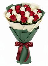 Букет Микс из красных и белых роз в Аскино