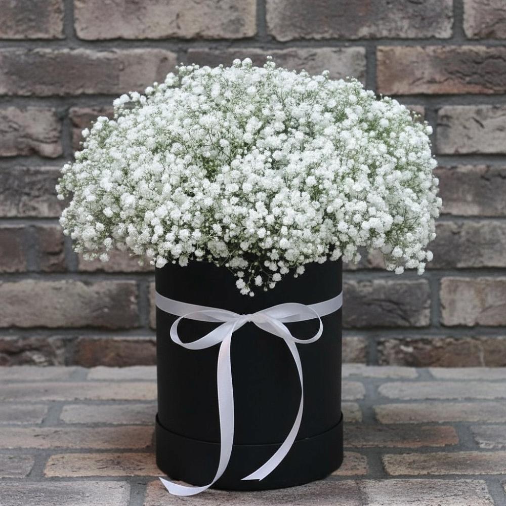 Цветочная композиция из Гипсофила в шляпной коробке в Аскино