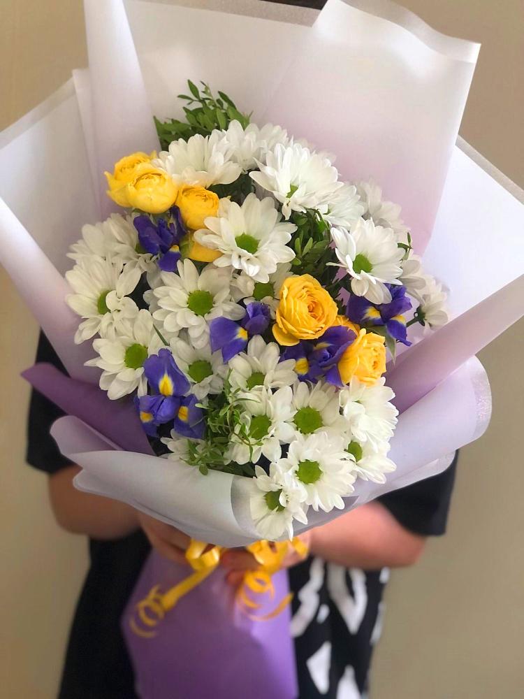 Букет цветов из: Ирисы, Хризантемы и Розы в Аскино