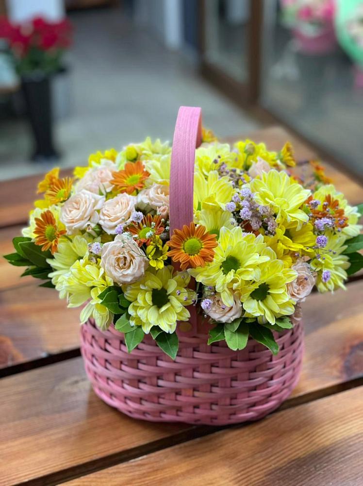 Цветочная композиция из Хризантемы и Розы в корзине в Аскино