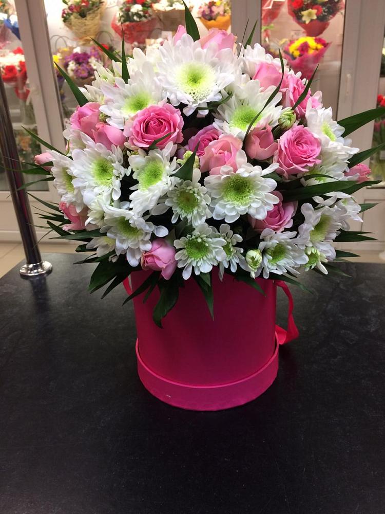 Цветочная композиция из Розы и Хризантемы в шляпной коробке в Аскино