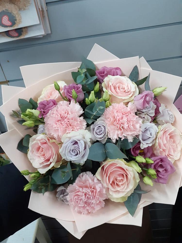 Букет цветов из: Розы, Гвоздики и Лизиантусы в Аскино